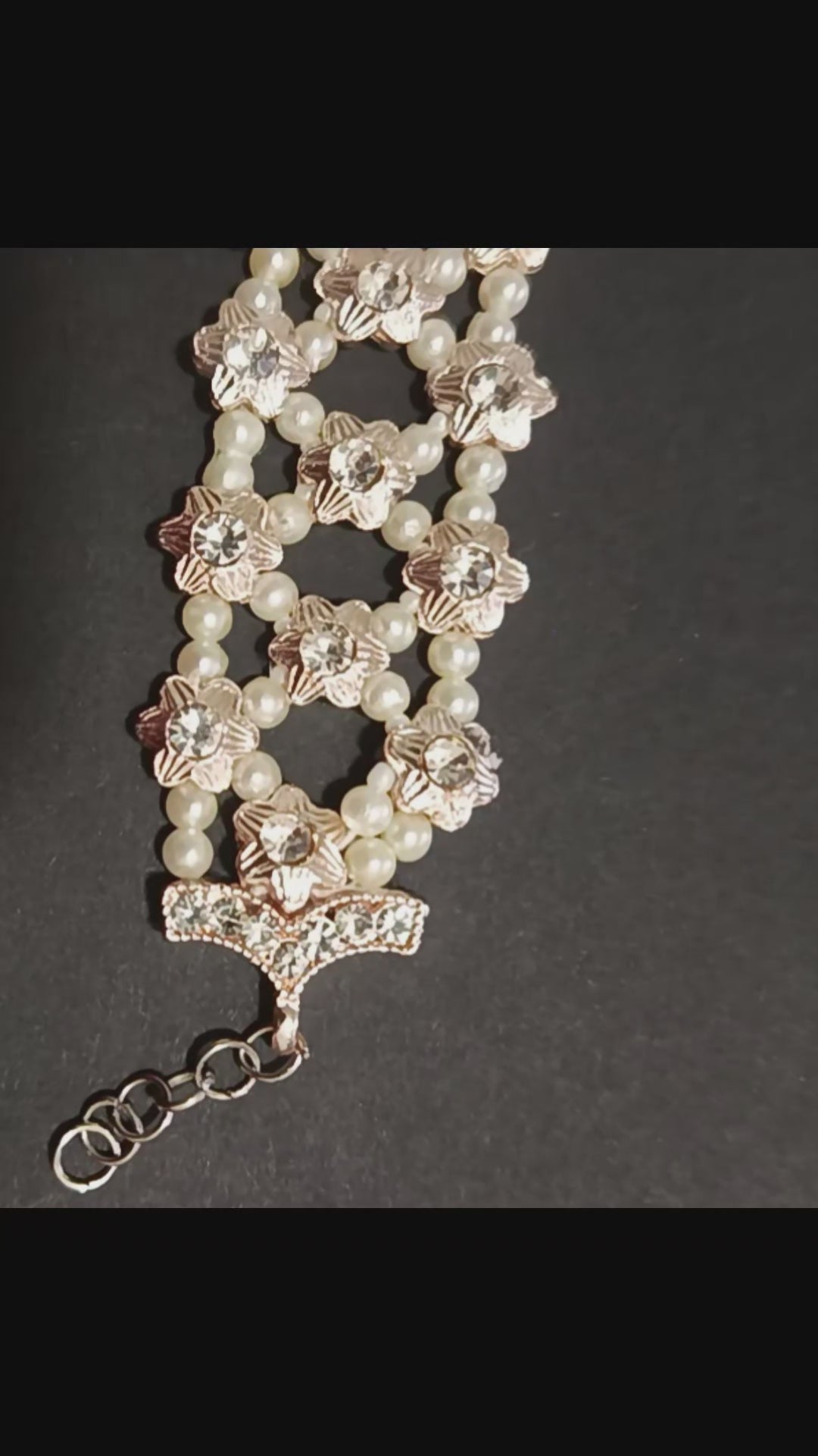 Pulsera artesanal jardín de flores plateado