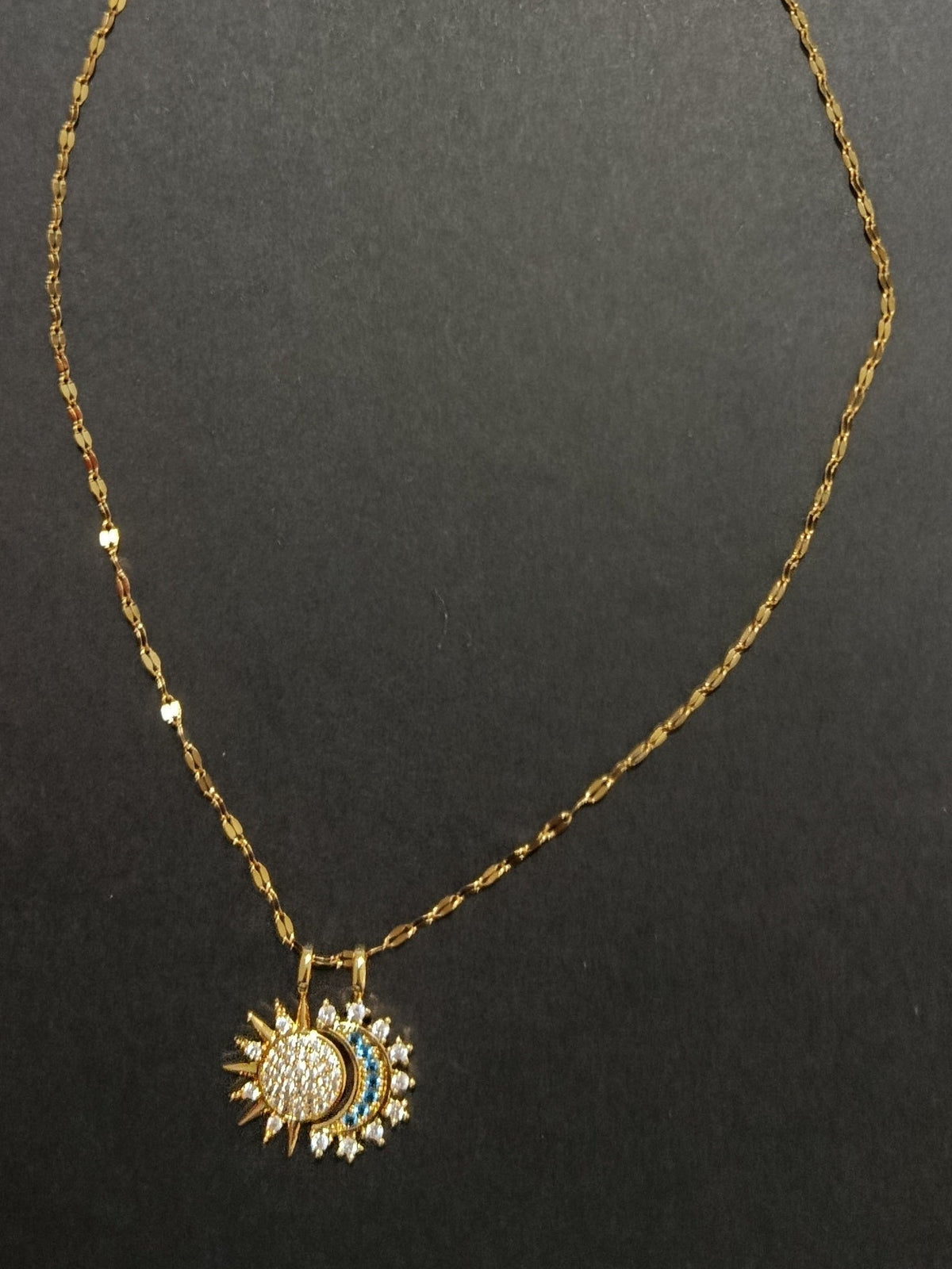 Collar cielo dorado